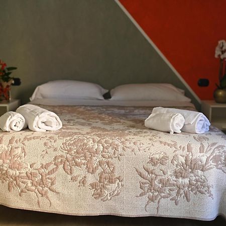La Gloria Rho Private Rooms Only Εξωτερικό φωτογραφία
