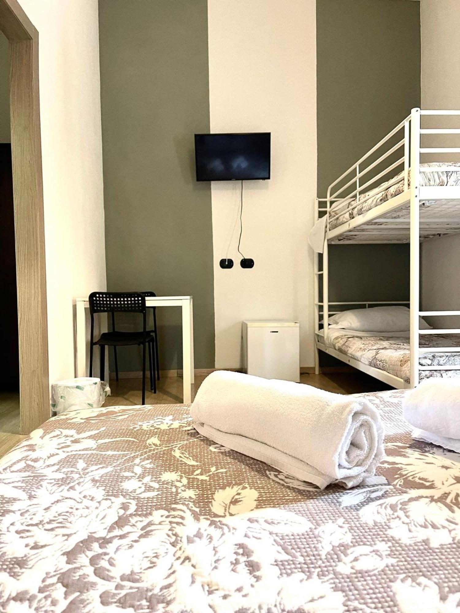 La Gloria Rho Private Rooms Only Εξωτερικό φωτογραφία
