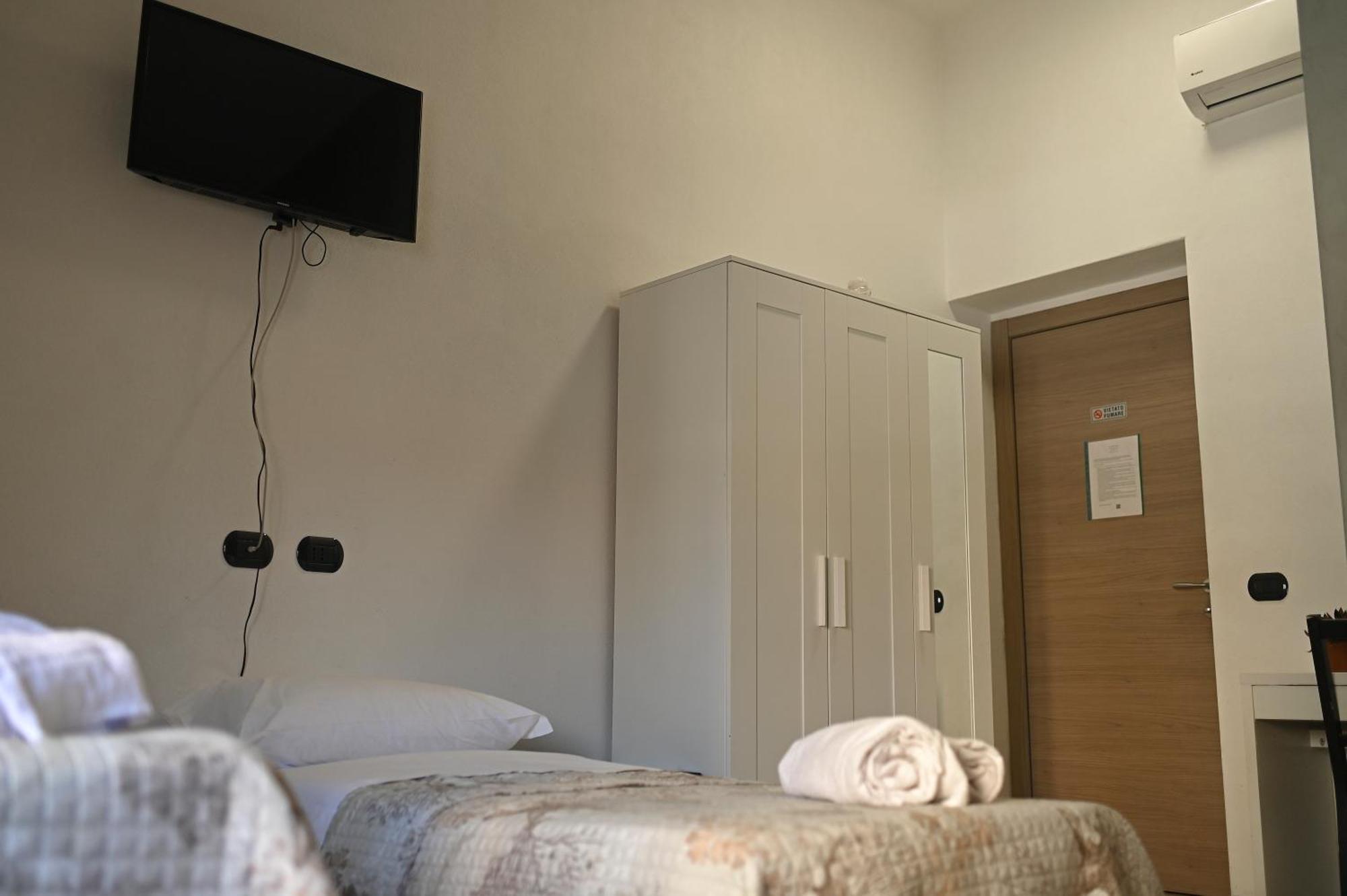 La Gloria Rho Private Rooms Only Εξωτερικό φωτογραφία