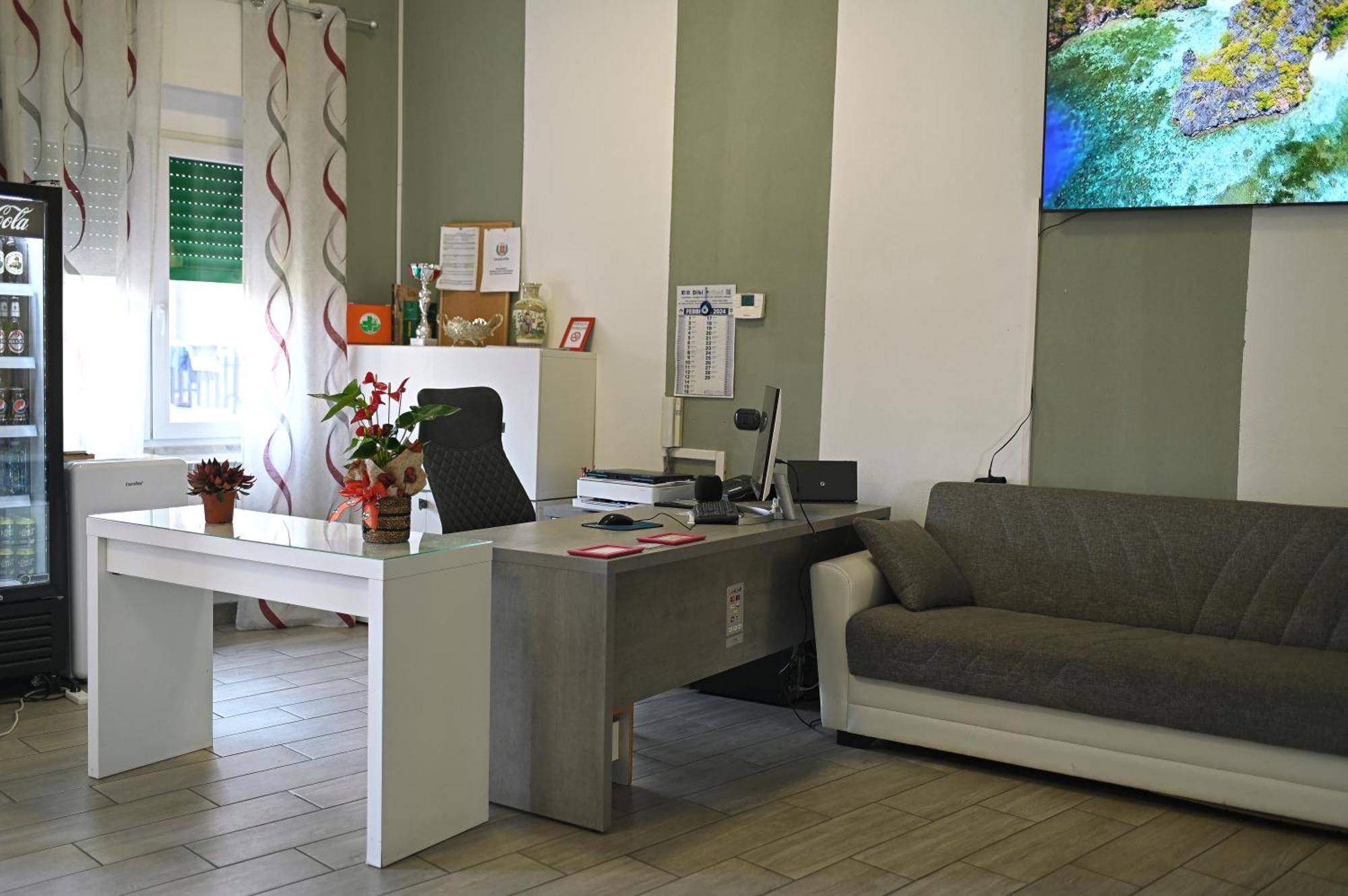 La Gloria Rho Private Rooms Only Εξωτερικό φωτογραφία