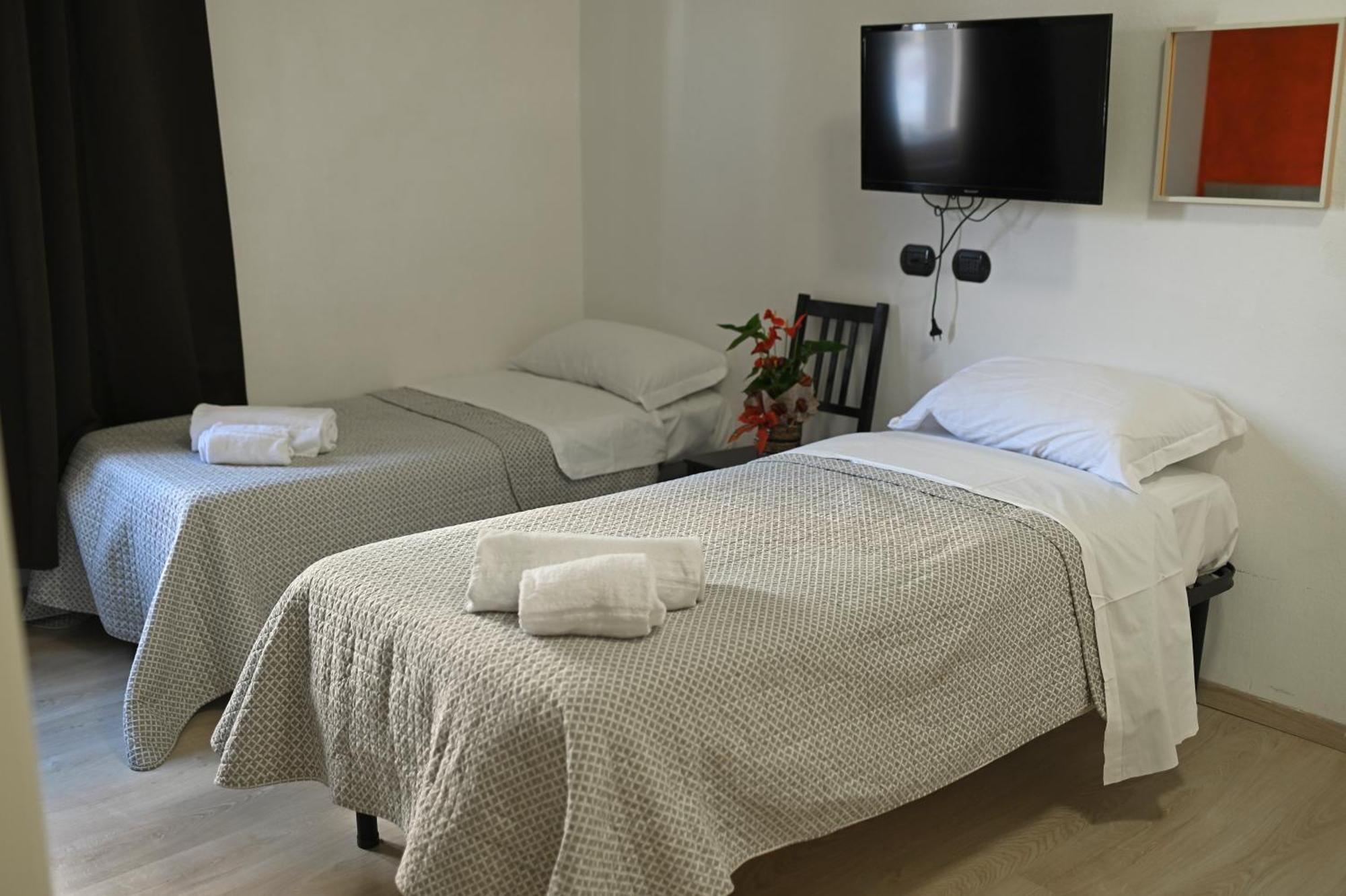 La Gloria Rho Private Rooms Only Εξωτερικό φωτογραφία