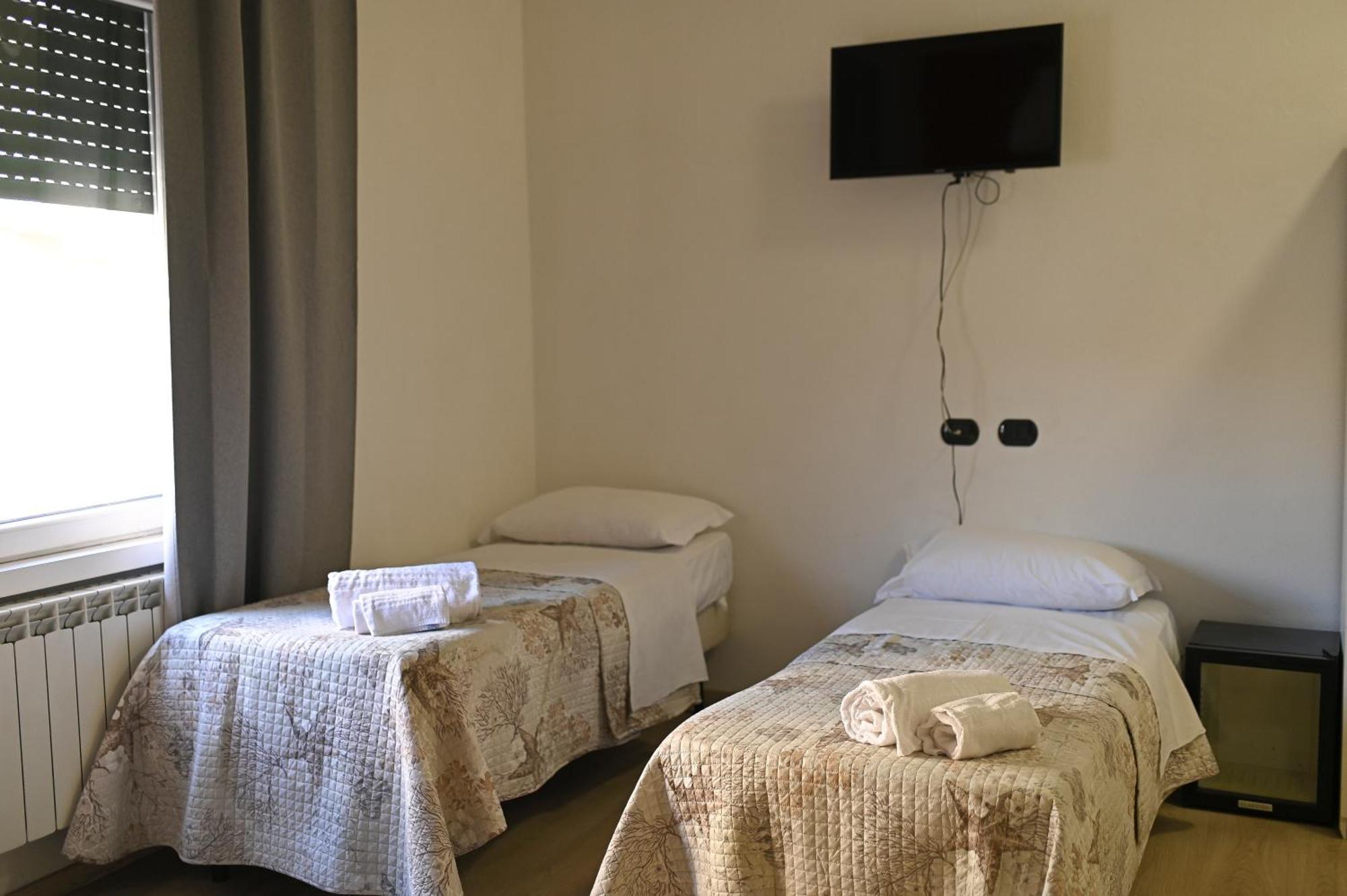 La Gloria Rho Private Rooms Only Εξωτερικό φωτογραφία