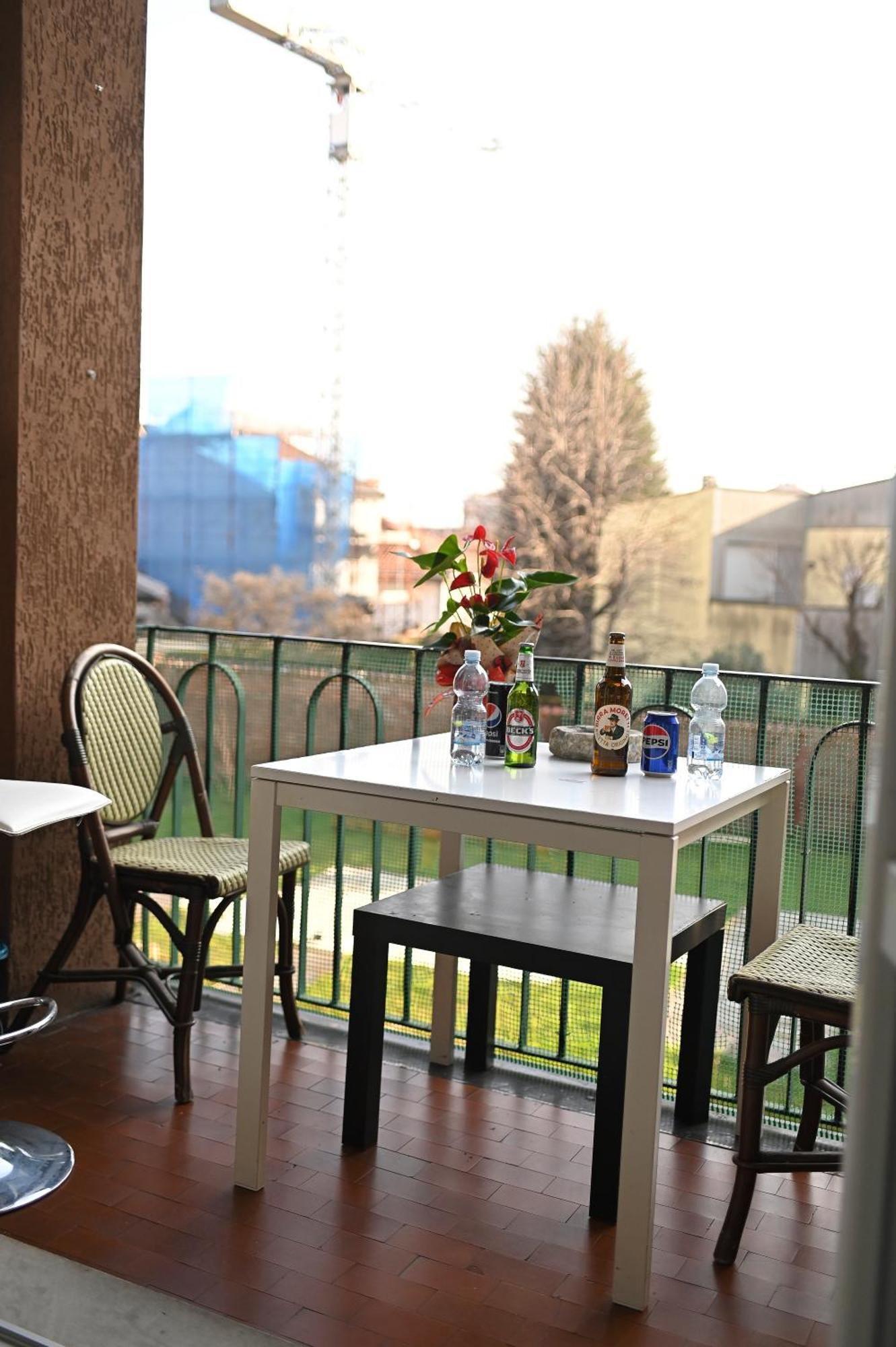 La Gloria Rho Private Rooms Only Εξωτερικό φωτογραφία