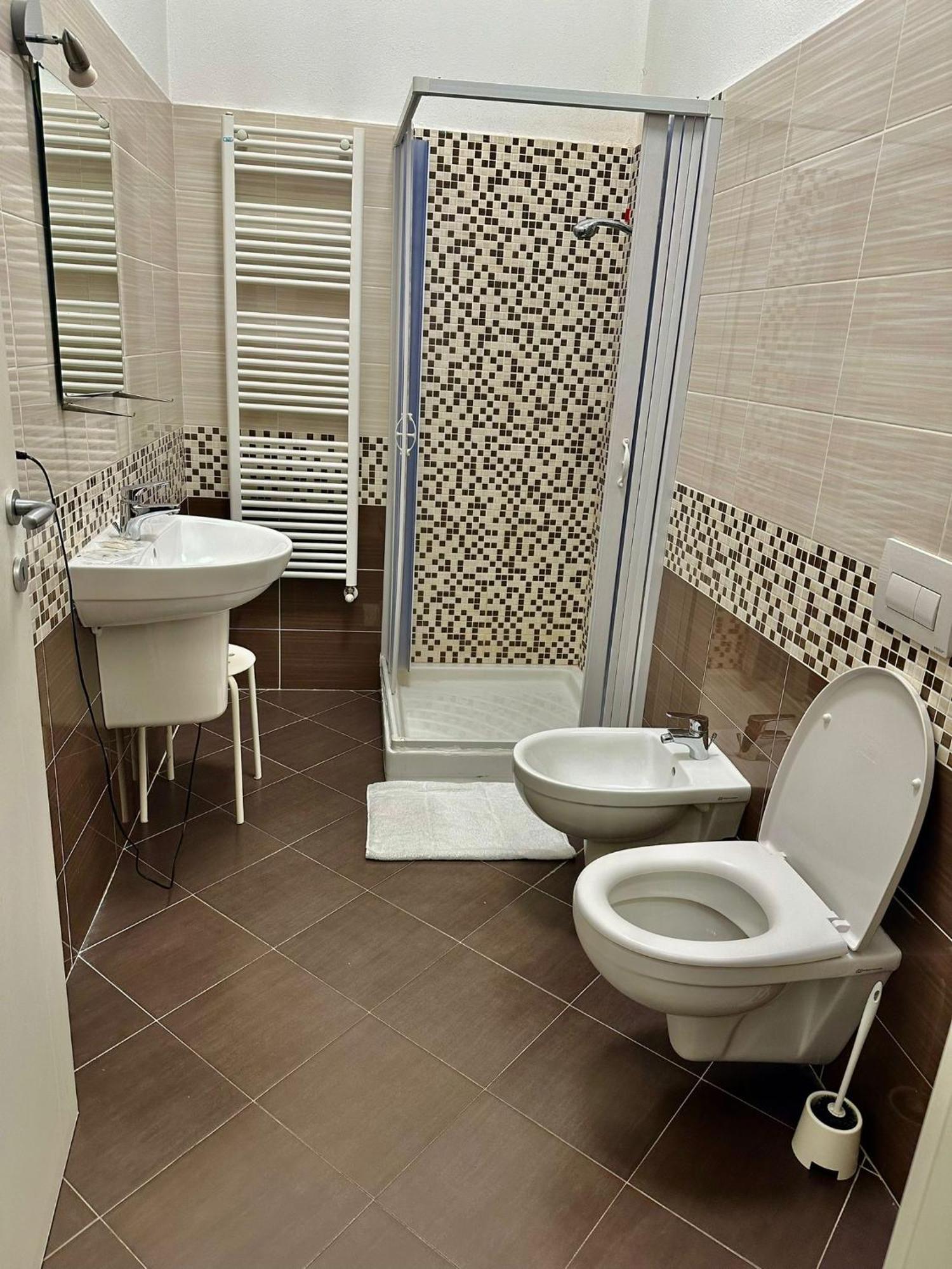 La Gloria Rho Private Rooms Only Εξωτερικό φωτογραφία